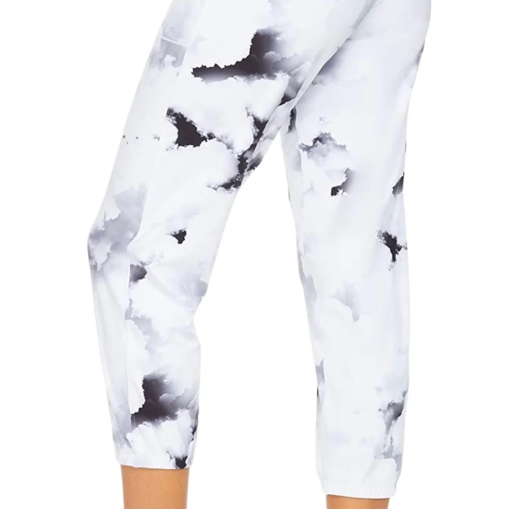 Mid rise capris leggings size L - Picture 3 of 5